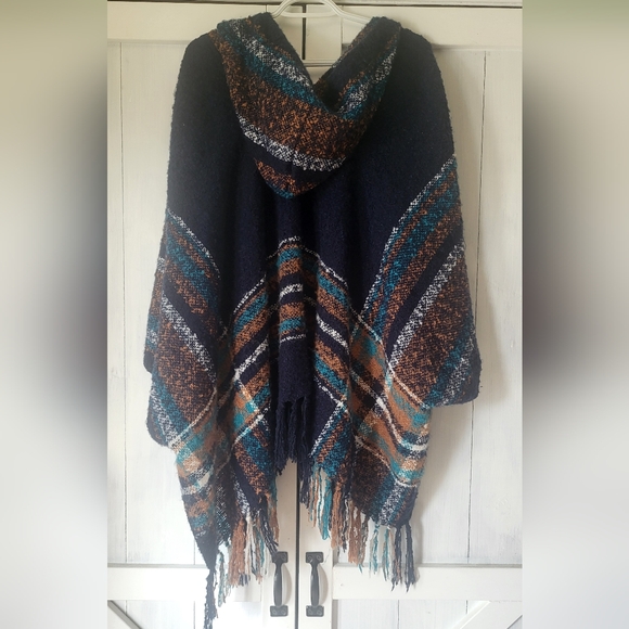 Cozy ruana from Bootlegger - Picture 3 of 3